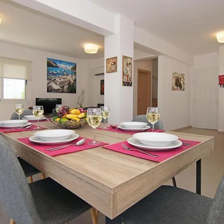 Annis25 * Ayia Napa